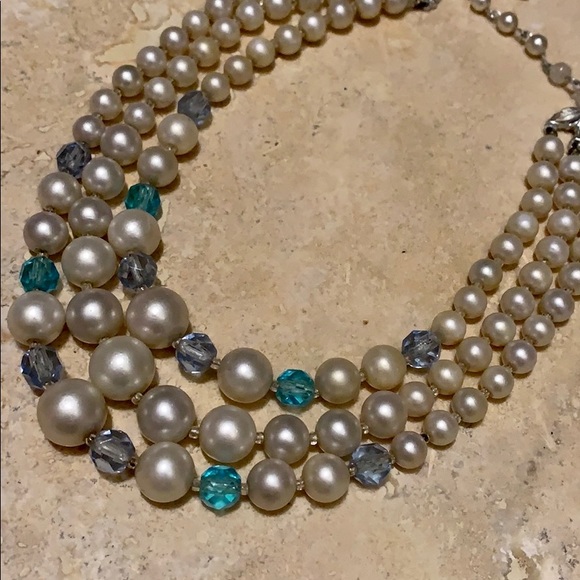 Authentic Vintage Faux Pearl Necklace - Picture 2 of 2